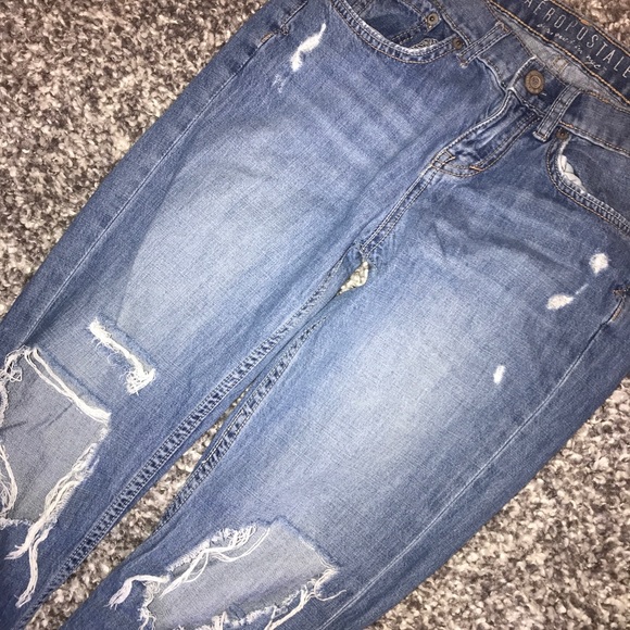 Boyfriend jeans with large holes in the knees - Picture 2 of 3
